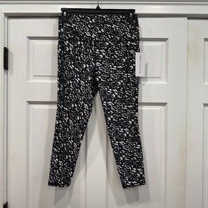 Athleta Salutation Stash High Rise 7/8 Legging - Size L - NWT